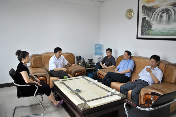 著名作家黃三叢參觀擁城電子有限公司