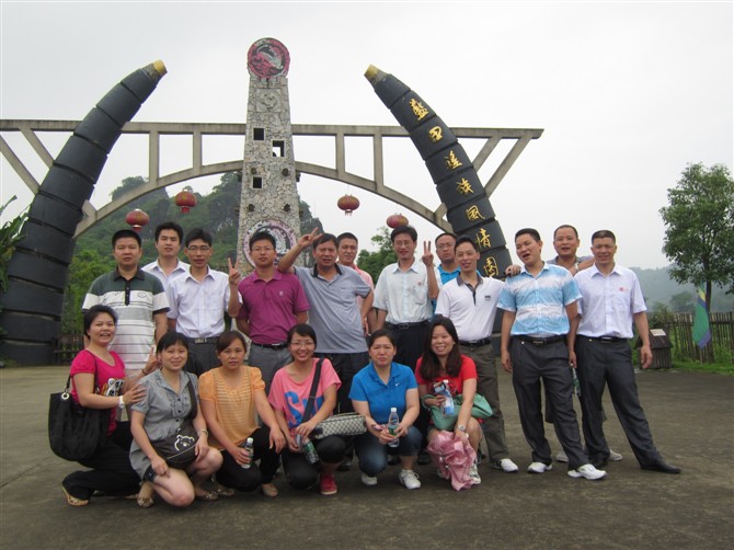 擁城公司主管干部?jī)扇沼? /></div><div   id="f1x7tzzrv5"   class=